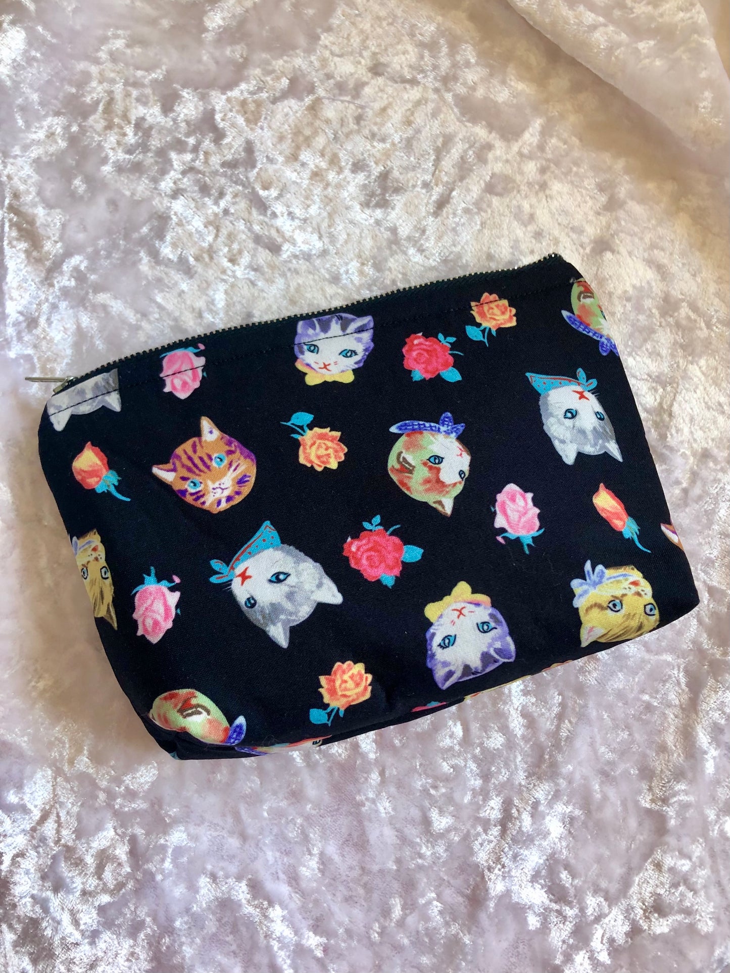 Kitsch cats & roses print zipped pouch/make up bag
