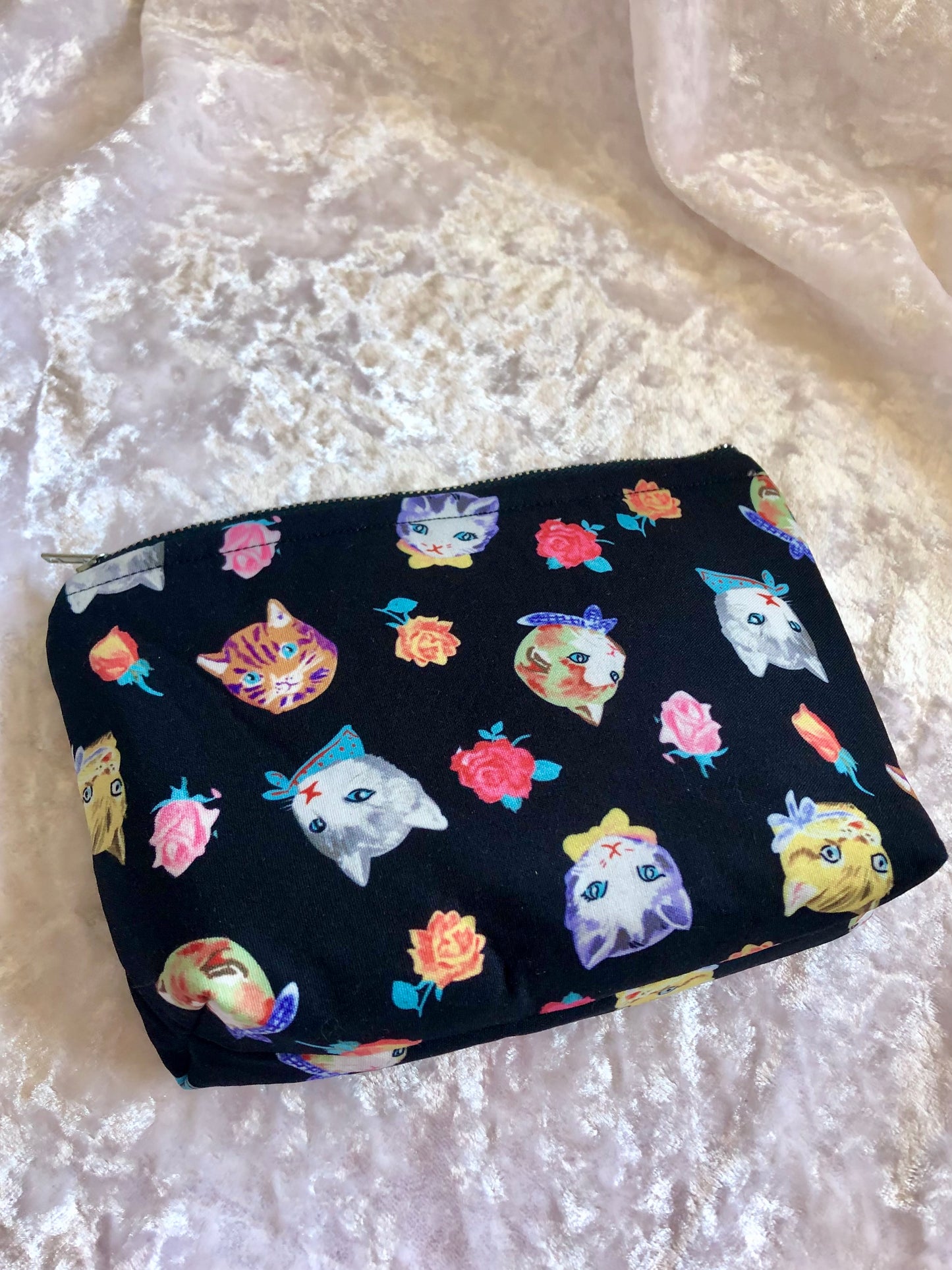 Kitsch cats & roses print zipped pouch/make up bag